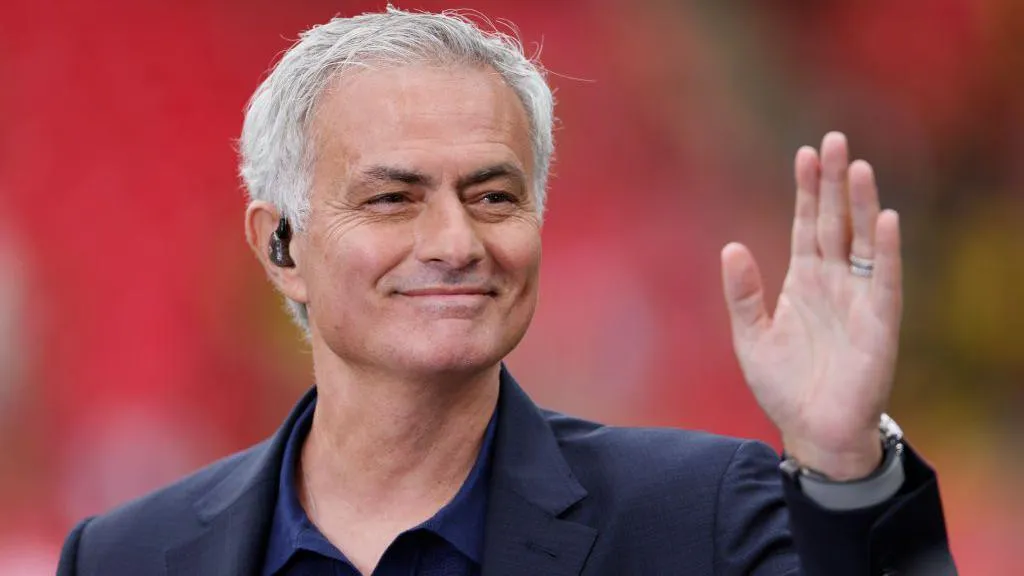 Which person says not to this Portuguese giant? - The Special One touches down for negotiations