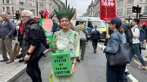 Thousands Protesters Gather in Downtown London to Denounce Trump's Return Diplomatic Journey