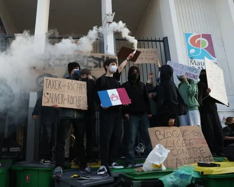 New France's PM Under Intense Scrutiny as Nationwide Protests Disrupt Schools and Transport